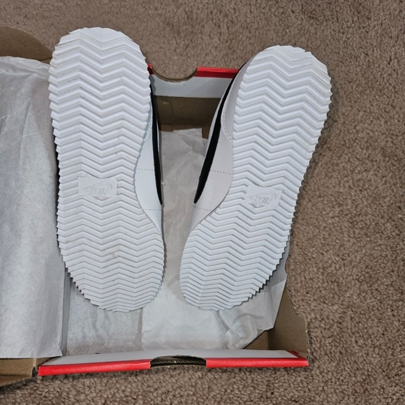 Nike Cortez - Picture 3 of 6